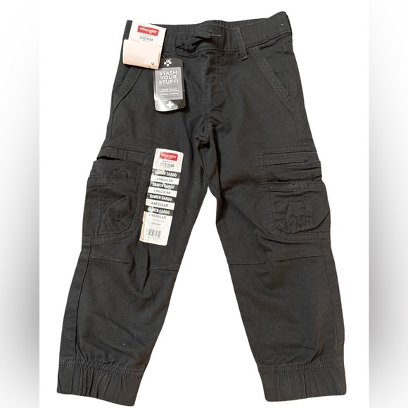 Nwt boys size 4 gamer cargo Wrangler Pants in black - Picture 1 of 3
